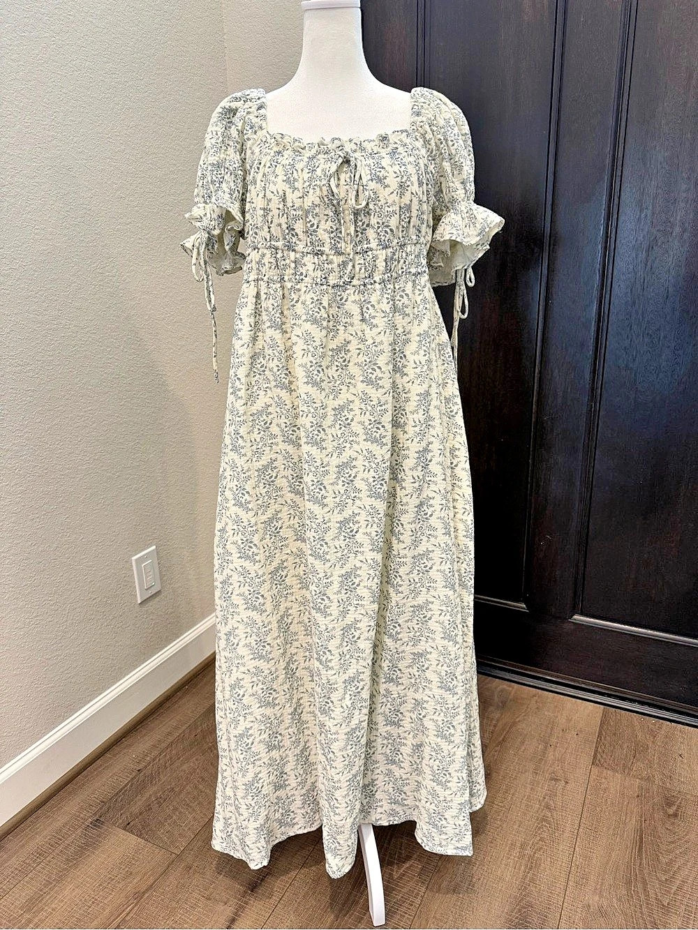 Worth Collective Floral Maxi Dress in Cream & Blue Size XL Like New